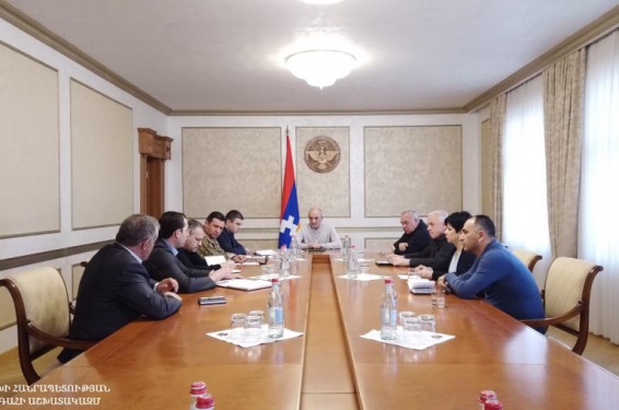 Բակո Սահակյանը հրավիրել է աշխատանքային խորհրդակցություն. քննարկվել են նոր կորոնավիրուսի տարածման կանխարգելման ուղղությամբ իրականացվող աշխատանքները