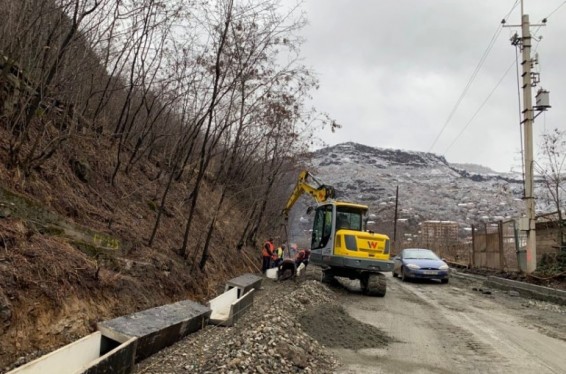 Ասիական զարգացման բանկի վարկային միջոցներով և ՀՀ կառավարության համաֆինանսավորմամբ շարունակվում է Վանաձոր-Ալավերդի-Վրաստանի սահման միջպետական ճանապարհի հիմնանորոգումը