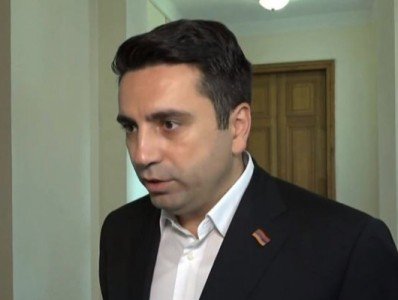 Համաճարակը շատ հանգիստ կարող է տարածվել բոլոր ընտրատեղամասերով. Ալեն Սիմոնյանն՝ ընդդեմ Արցախի պարետի որոշմա՞ն