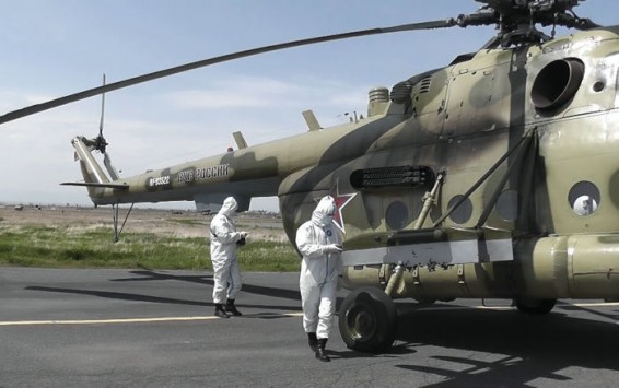 VIDEO: Российские специалисты провели РХБ-разведку техники на авиабазе 