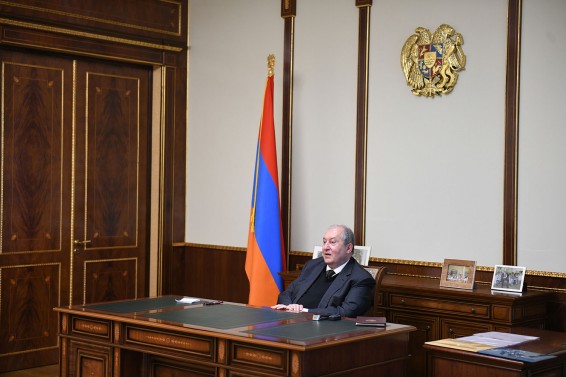Արմեն Սարգսյանը հյուրընկալել է վաստակավոր ճարտարապետ Սաշուր Քալաշյանին