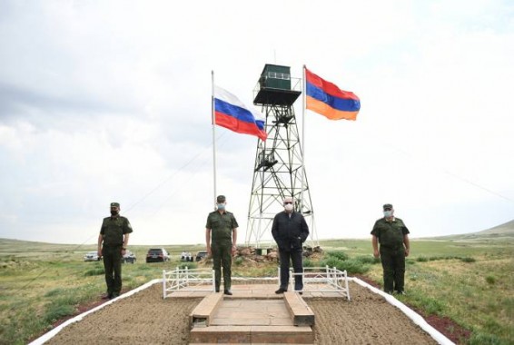 Флаги Армении и России, развевающиеся на границе - символ наших союзнических отношений: А. Саркисян