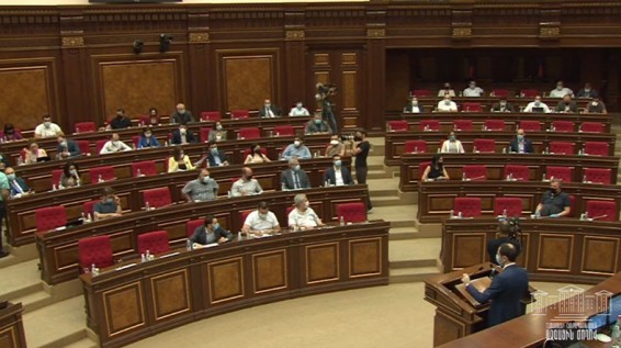 ԱԺ-ն ընդունեց զոհված զինծառայողների ծնողների և ամուսինների անվճար կրթության մասին և այլ օրենքներ