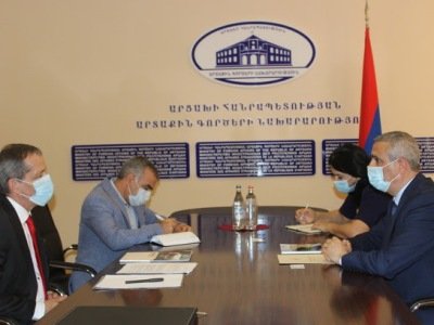 Глава МИД Арцаха принял новоназначенного руководителя миссии МККК