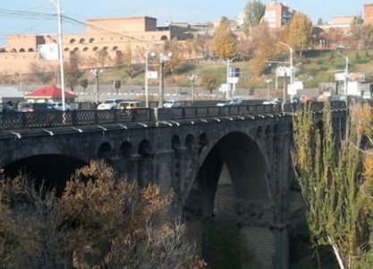 Հաղթանակի կամրջից քաղաքացի է նետվել