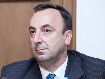 Հրայր Թովմասյանի նախկին վարորդին մեղադրանք է առաջադրվել՝ 5 մլն դրամի հափշտակությանն օժանդակելու համար. ՀՔԾ