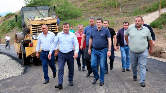 Արցախում շարունակվում են ճանապարհների ասֆալտապատման աշխատանքները