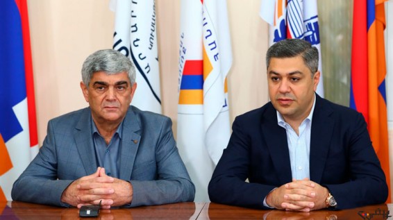 Հանդիպել են Արթուր Վանեցյանը ու Վիտալի Բալասանյանը