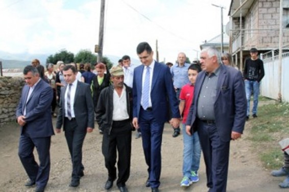 Photo. Սահմանամերձ Վահանն ապահովվել է արտաքին լուսավորությամբ