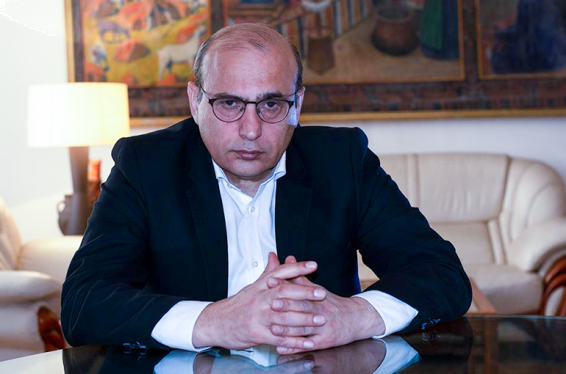 Պատգամավորների մեծ մասն արժանապատվություն հասկացության հետ խնդիրներ ունի, նրանք կա ՛մ հրահանգով կոճակ են սեղմում, կա ՛մ էլ, եթե չեն կարող այլևս սեղմել, հրաժարական են ներկայացնում. քաղաքագետ