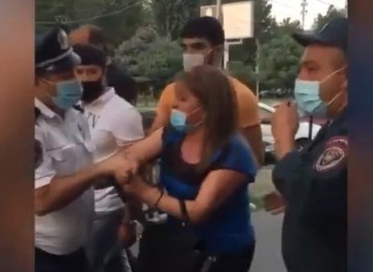 В Ереване полицейские подвергли приводу женщину за то, что на ней не было маски