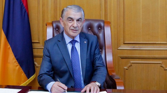 Արա Բաբլոյանը պարգևատրվել է Մխիթար Հերացու մեդալով