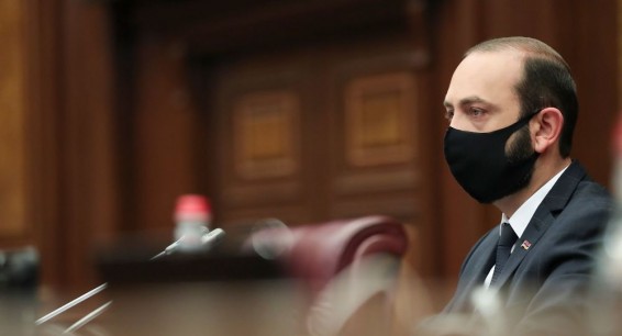 Спикер парламента премировал себя и депутатов по случаю Дня независимости Армении