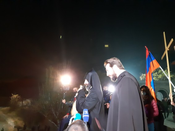 Զոհվածների հոգիների խաղաղության աղոթք՝ Մատենադարանի դիմաց (Տեսանյութ)
