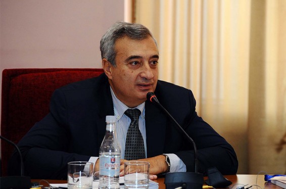 Կարծում եմ՝ նոյեմբերի 9-ին ստորագրված եռակողմ փաստաթուղթն ունի գաղտնի հավելված, և մենք կույր-կույր գնում ենք մի տեղ ու չգիտենք՝ ինչ դավեր են նյութվել մեր թիկունքում. Աշոտ Մելքոնյան