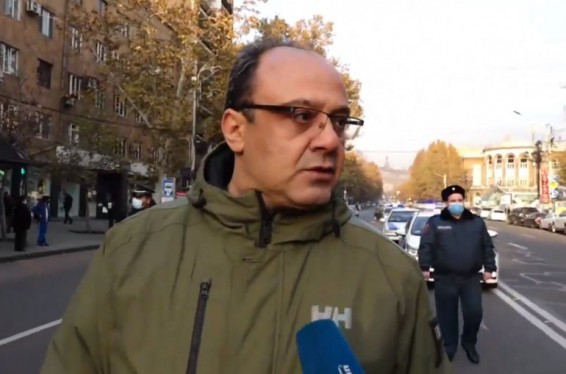Ամբողջ երկիրը, Արցախը, ողջ հայրենիքը պատանդ է դարձել մի հոգու և նրա մի քանի խամաճիկի ձեռքում․ նրանց ամեն րոպե ավել մնալը մեր բոլոր խնդիրները, վտանգները բազմապատկում է․ Կարեն Բեքարյան