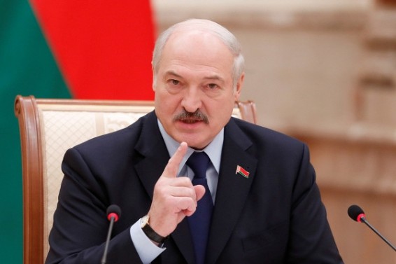 Лукашенко заявил о готовности вести диалог по конституции с оппозицией