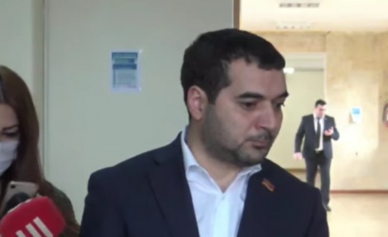 Աննա Հակոբյանը 2 դուստրերի հետ Մոսկվայում է. քաղաքացիություն ստանալու հարց չկա. Հրաչյա Հակոբյան