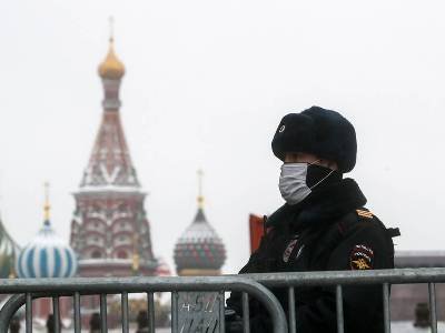 В Москве участники акции в поддержку Навального напали на полицейских и забросали их снежками и льдом