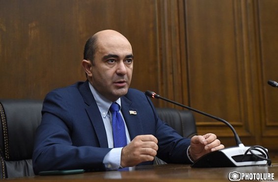 «Մենք ունենք երկու տարբերակ, կա՛մ Արցախում պաշտոնական լեզուն դառնալու է ադրբեջաներեն, ու հայերենն ընդհանրապես չի լինում, կա՛մ հայերենի հետ լինելու է ռուսերեն». Էդմոն Մարուքյան