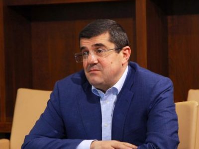 Пресс-секретарь: Араик Арутюнян провел встречи и с Николом Пашиняном, и с Оником Гаспаряном