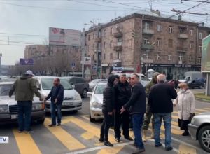Video.«Նիկոլ, դավաճան». քաղաքացիները փակել են Կոմիտասի պողոտան