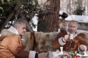 Путин и Шойгу провели выходные в сибирской тайге