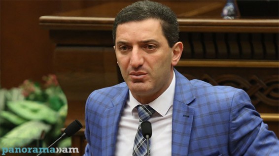 Դուք եք պատասխանատուն, որ այսօր դասախոսական կազմը աղքատության ճիրաններում խարխափում է.պատգամավորը՝ Դումանյանին