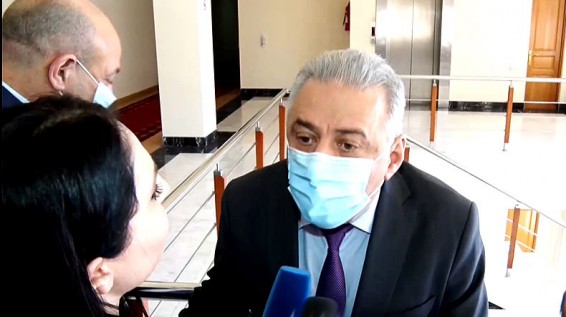 Вагаршак Арутюнян не дает интервью стоя на ногах