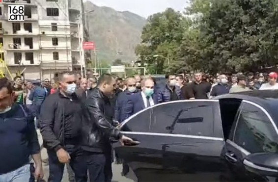 «Նիկոլ ս…, գնա, էլ չգաս»․ սյունեցիները Փաշինյանին վռնդեցին Ագարակից