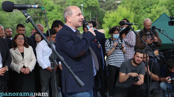 Մեղքերդ մի ավելացրու, մի ելույթ ունեցի, ասա՝ ներողություն, ինձ դատեք, որ հետո այս ժողովրդի ձեռքը չընկնես. Գեղամ Նազարյան