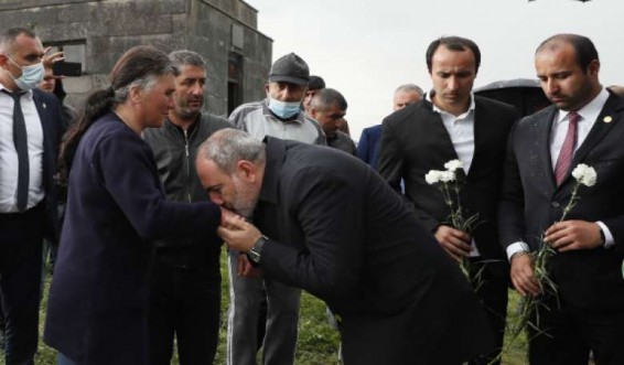 «Ձեր տղան ի՞նչ հետք է թողել պարոն վարչապետ, որ ասպետի անունն էլ չեք կարդում». զոհված զինվորի հորը վրդովեցրել է Փաշինյանի պահվածքը