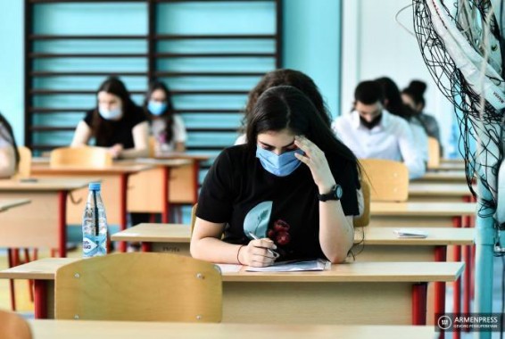 Биология, география и общая история: в Армении проходят единые экзамены