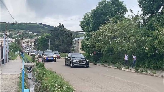 Автоколонна работающих «сторонниками» Никола прибыла в Мецаван