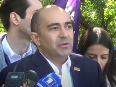 Ինքնաձիգը դրել են գլխիդ ու ասում են՝ արի սահմանները գծենք. Սահմանները չեն գծում իրար վրա կրակելով. Մարուքյան