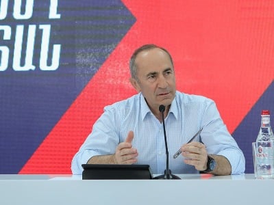 Кочаряну в Варденисе подарили серп – чтобы убрать политический сорняк
