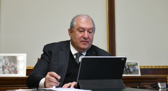 Армении нужно изменить Конституцию и вернуться к президентскому правлению – президент