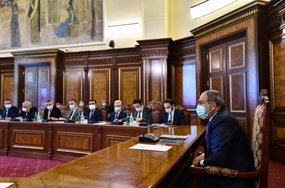 Փաշինյանի գլխավորությամբ տեղի ունեցած խորհրդակցության ընթացքում քննարկվել են Ներդրումների աջակցման կենտրոնի կողմից ուղեկցվող ներդրումային ծրագրերի իրականացման հետ կապված խնդիրները
