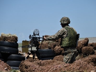 МО: В результате провокации Азербайджана трое армянских военнослужащих получили ранения