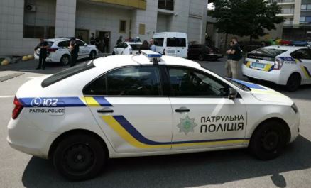 Неизвестный угрожает взорвать гранату в здании правительства Украины