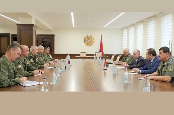 Արշակ Կարապետյանն ընդունել է Ռուստամ Մուրադովին․ վերջինս ներկայացրել է Արցախում ՌԴ խաղաղապահ ուժերի նորանշանակ հրամանատար Գենադի Անաշկինին