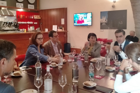 Հայ գերիներն Ադրբեջանում պահվում են ռազմաքաղաքական սակարկությունների նպատակով. Արման Թաթոյանն Իտալիայում հանդիպել է մի խումբ լրագրողների