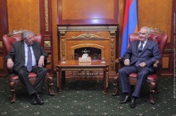 Գալուստ Սահակյանը և Ֆրանսիայի ԱԺ պատգամավոր Ֆրանսուա Ռոշբլուանը քննարկել են երկկողմ հետաքրքրության հարցեր