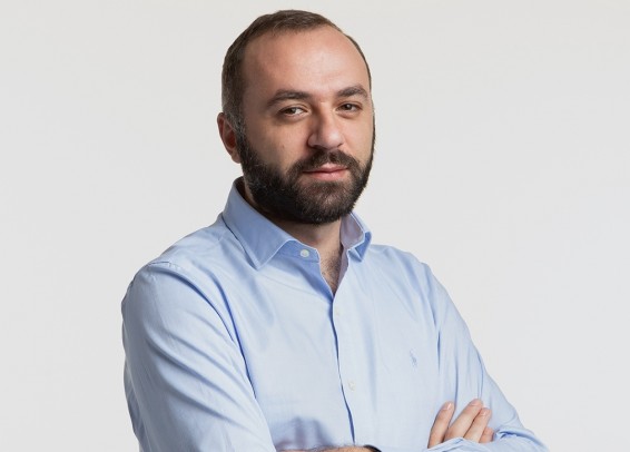 «Հարց առողջապահության նախարարի աթոռային ֆոնդը սպառած տիկնոջը». Ռոբերտ Հայրապետյան