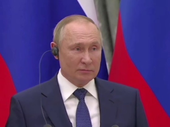 В Кремле объяснили длительность переговоров Путина и Макрона экстраординарной ситуацией
