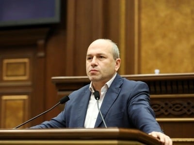 Աննա Դանիբեկյանը, չեմ բացառում, որ տուն մտնելուց հետո հարբում է, որ չմտածի, թե ինչի մեջ է թաթախվել. Գեղամ Նազարյան