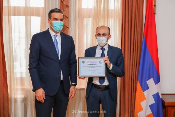 Արցախի պետնախարարն ընդունել և պարգևատրել է Հայաստանի մարդու իրավունքների պաշտպան Թաթոյանին