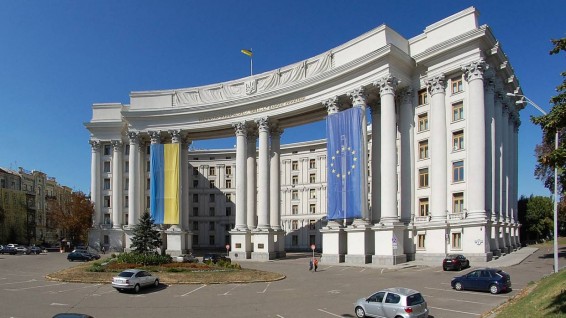 Киев призвал украинцев немедленно покинуть Россию