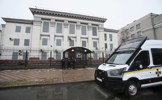 Началась эвакуация российских дипломатов с Украины