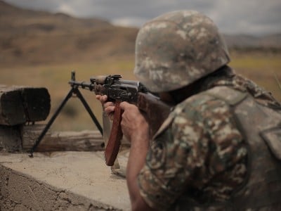 Ադրբեջանը կրակ է բացել հայ-ադրբեջանական սահմանի արեւմտյան հատվածում տեղակայված հայկական դիրքերի ուղղությամբ.ՊՆ
